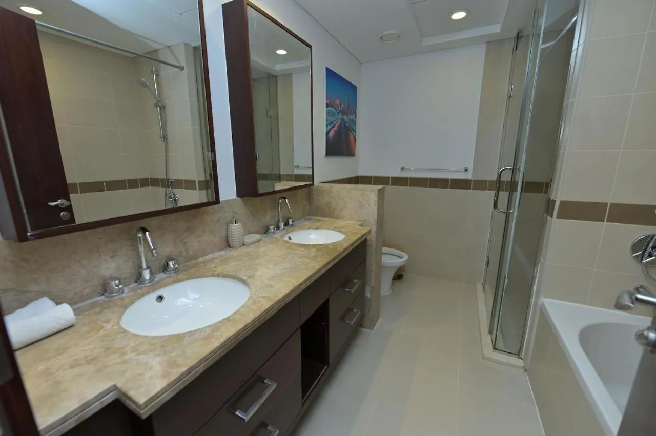 La Vista Holiday Home ドバイ アパート