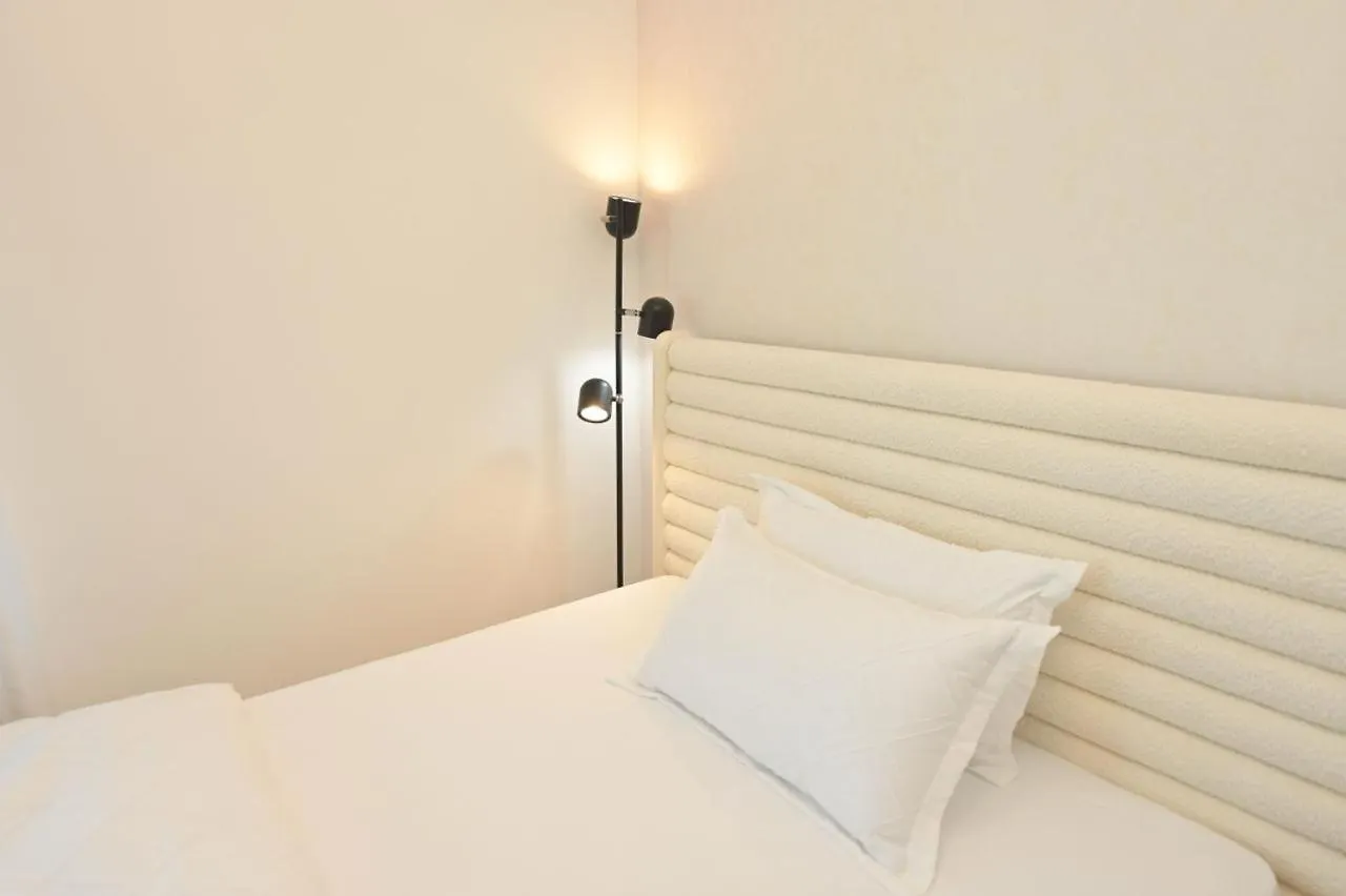 La Vista Holiday Home ドバイ アパート