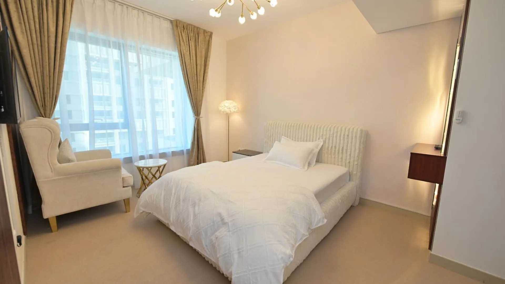 La Vista Holiday Home ドバイ アラブ首長国連邦
